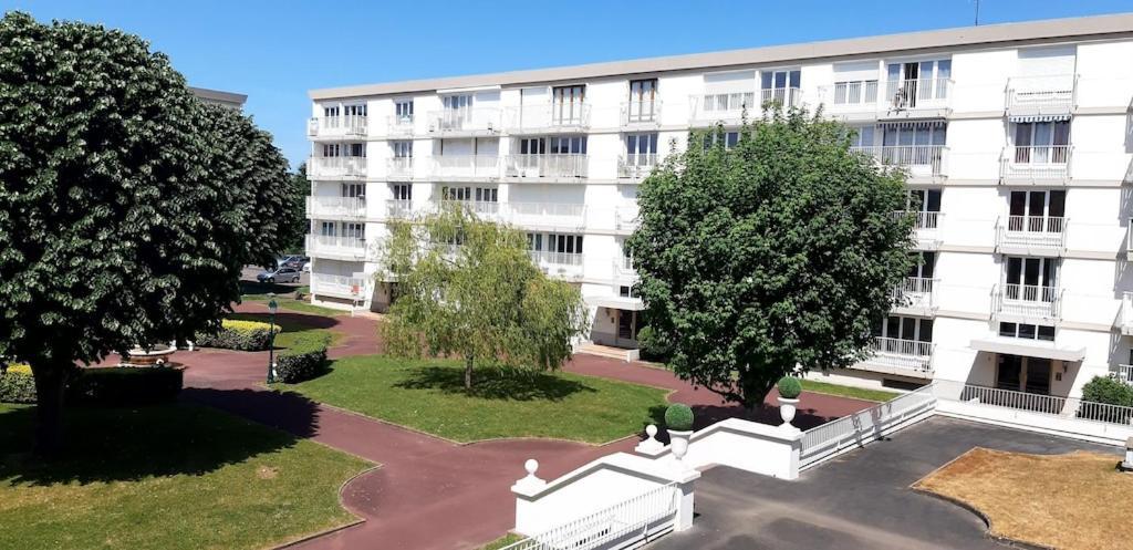 Appartement Lumineux Idealement Situe A Proximite De Musees Equipements Sportifs Salle De Spectacle Commerces Καν Εξωτερικό φωτογραφία